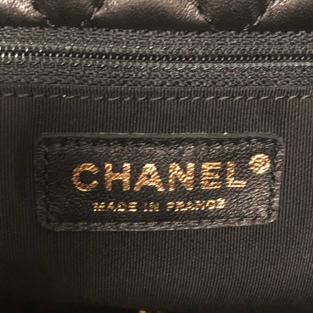 💯 Authentic Chanel Large Lambskin shopping bag - Picture 6 of 8